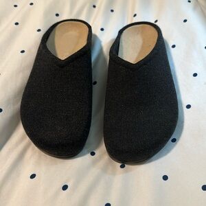 Rothy’s casual clog in soft black. Size 7. Worn once